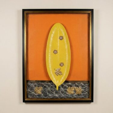 Tableau 3D "Feuille d'Or " – Sculpture Murale sur Fond Safran