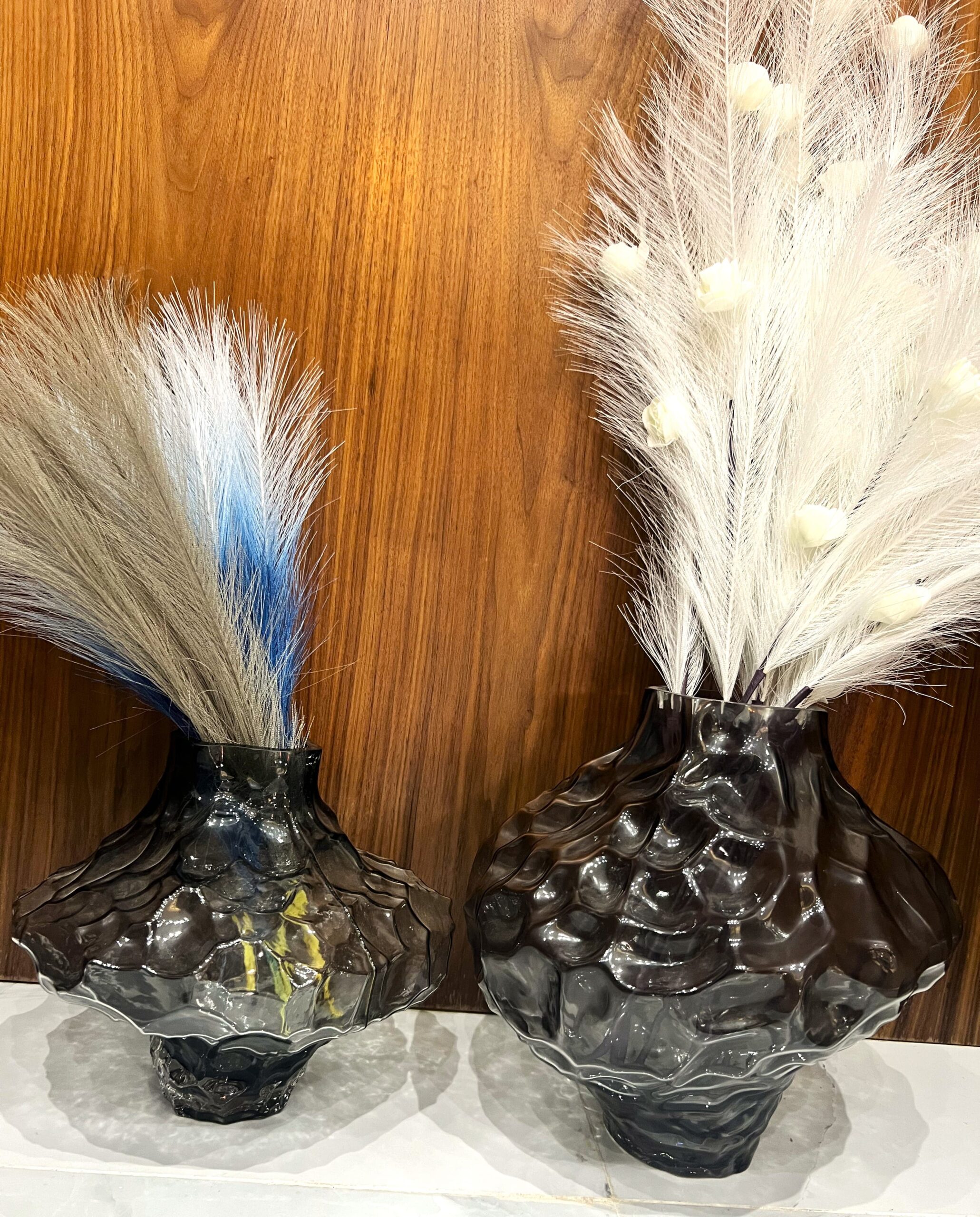 Set de 2 Vases Sculpturaux en Verre Fumé – Duo d'Art Contemporain – Image 3