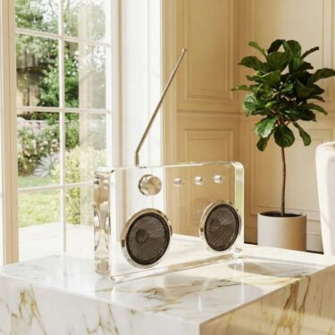 Radio "Crystal Clear" – Design Transparent en Acrylique & Finitions Argent
