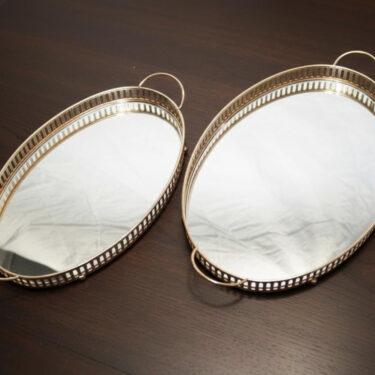 Duo de Plateaux Miroirs avec Bordure Ciselée Dorée