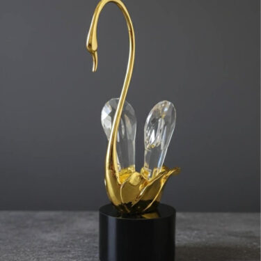 Sculpture Cygne Royal Doré et Cristaux de Quartz