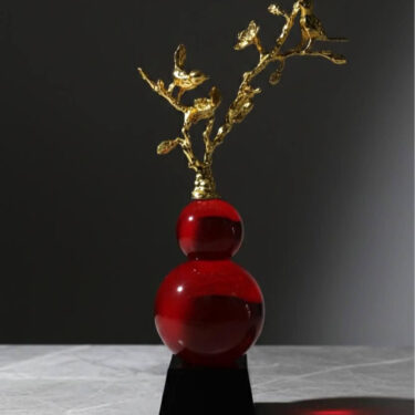 Sculpture Double Sphère Rouge Rubis et Branche Dorée Fleurie