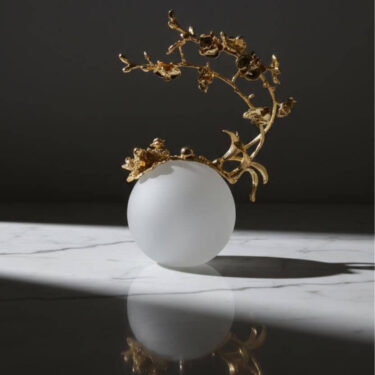 Sphère de Givre et Branche d'Orchidée Dorée