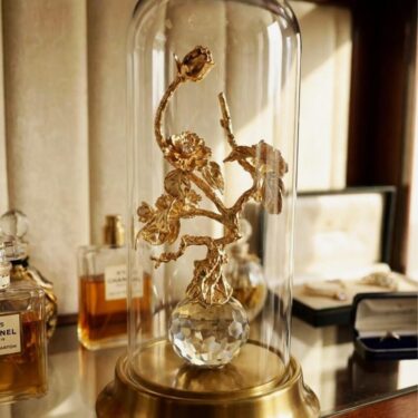 "Rose Éternelle" en Or sous Cloche de Verre