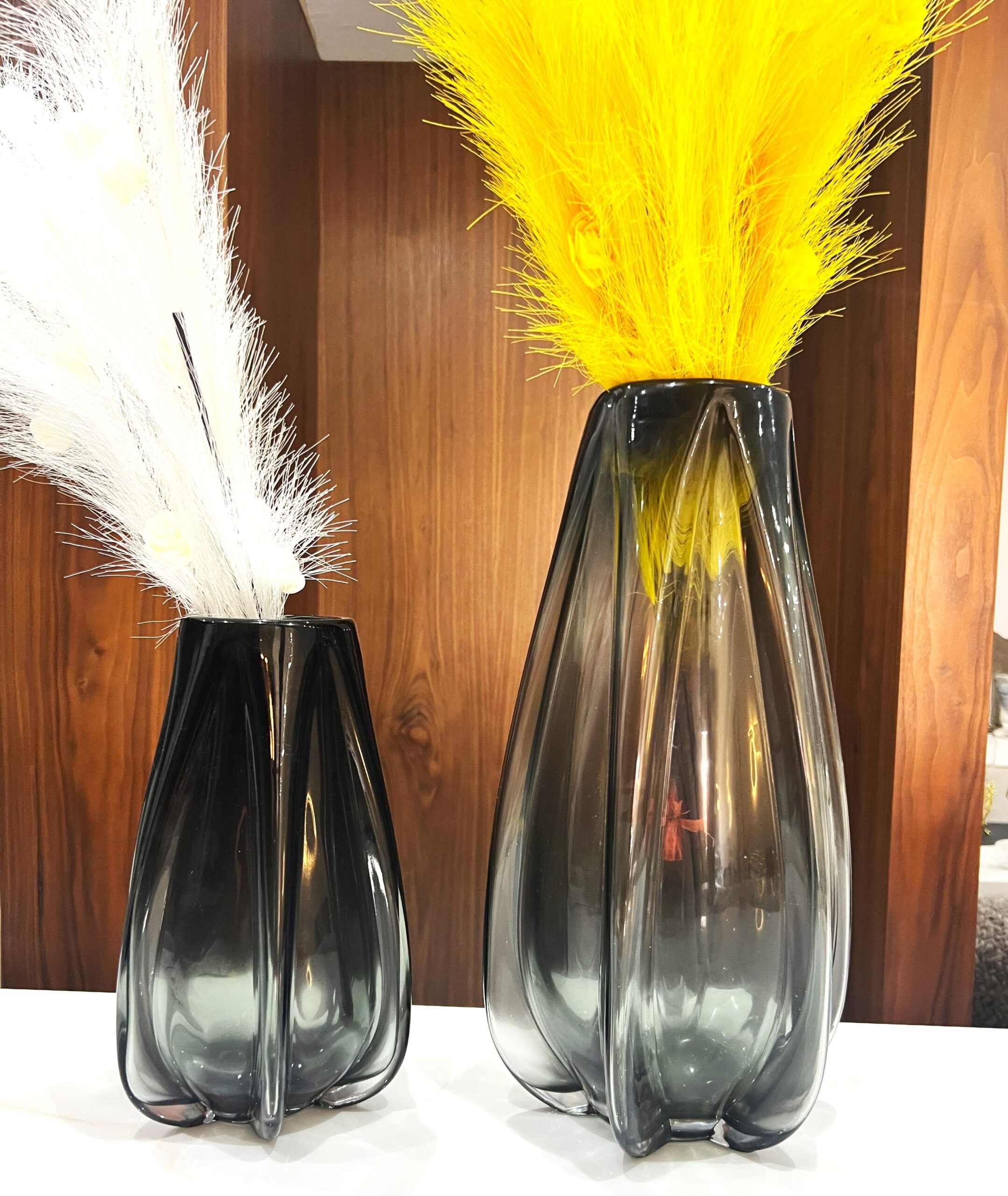 2 Vases Cannelés en Verre Fumé Noir – Duo Élégance et Graphisme