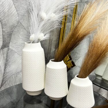 Set de 3 Vases en Céramique Blanche – Trio Minimaliste à Reliefs