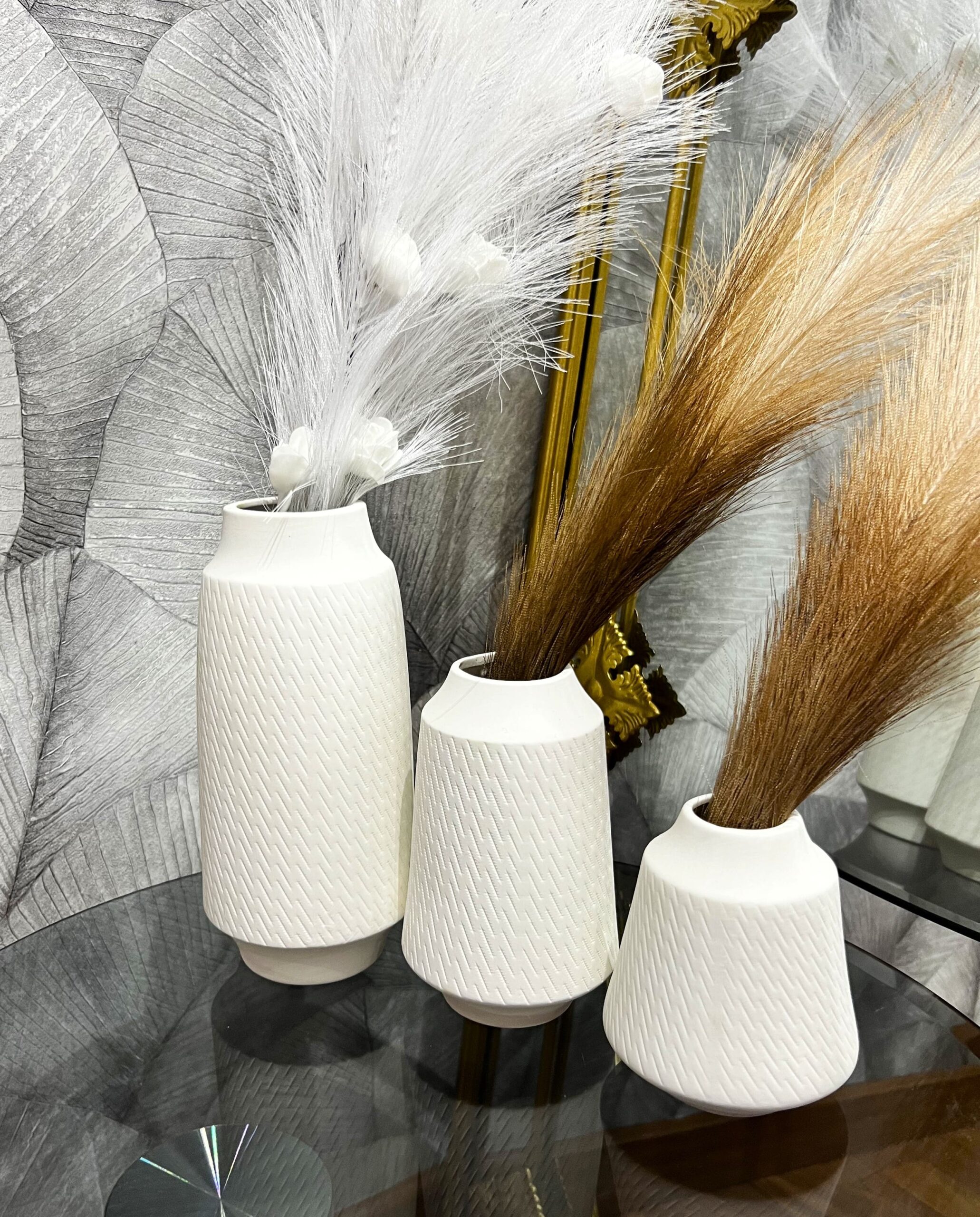 Set de 3 Vases en Céramique Blanche – Trio Minimaliste à Reliefs