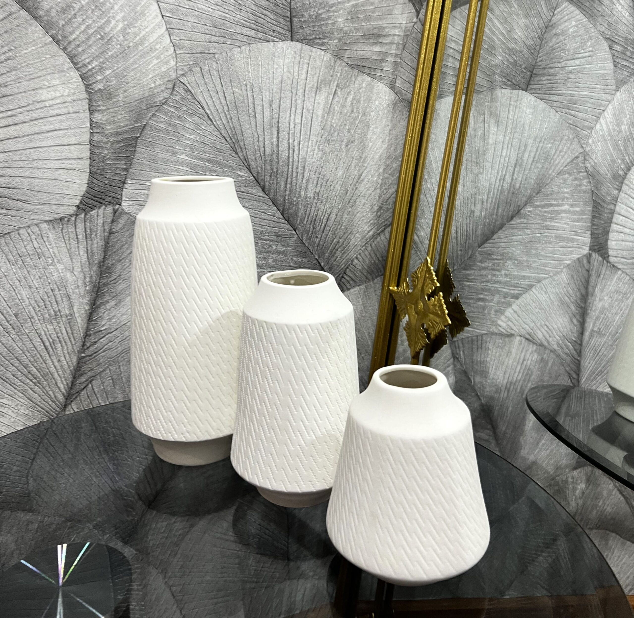 Set de 3 Vases en Céramique Blanche – Trio Minimaliste à Reliefs – Image 4