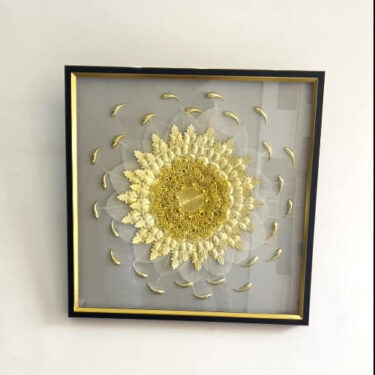Tableau Carré 3D 80x80 cm - Décoration Murale Mandala Floral Doré avec Poissons et Effet Solaire
